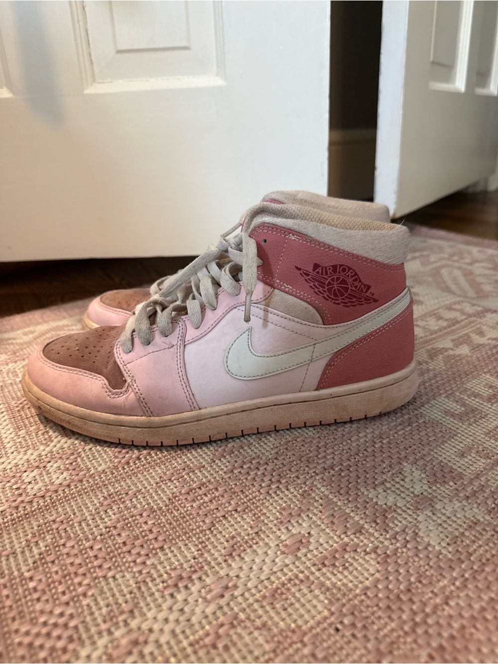 Air Jordan 1 Pink and White Sneakers high tops